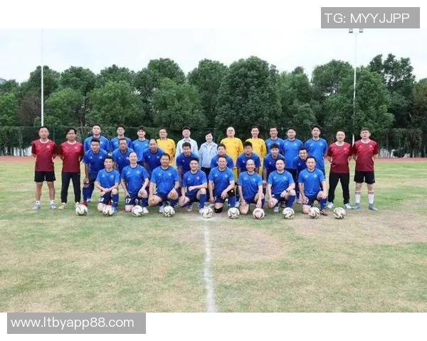 武汉足球队状态引发热议球迷与专家观点大相径庭